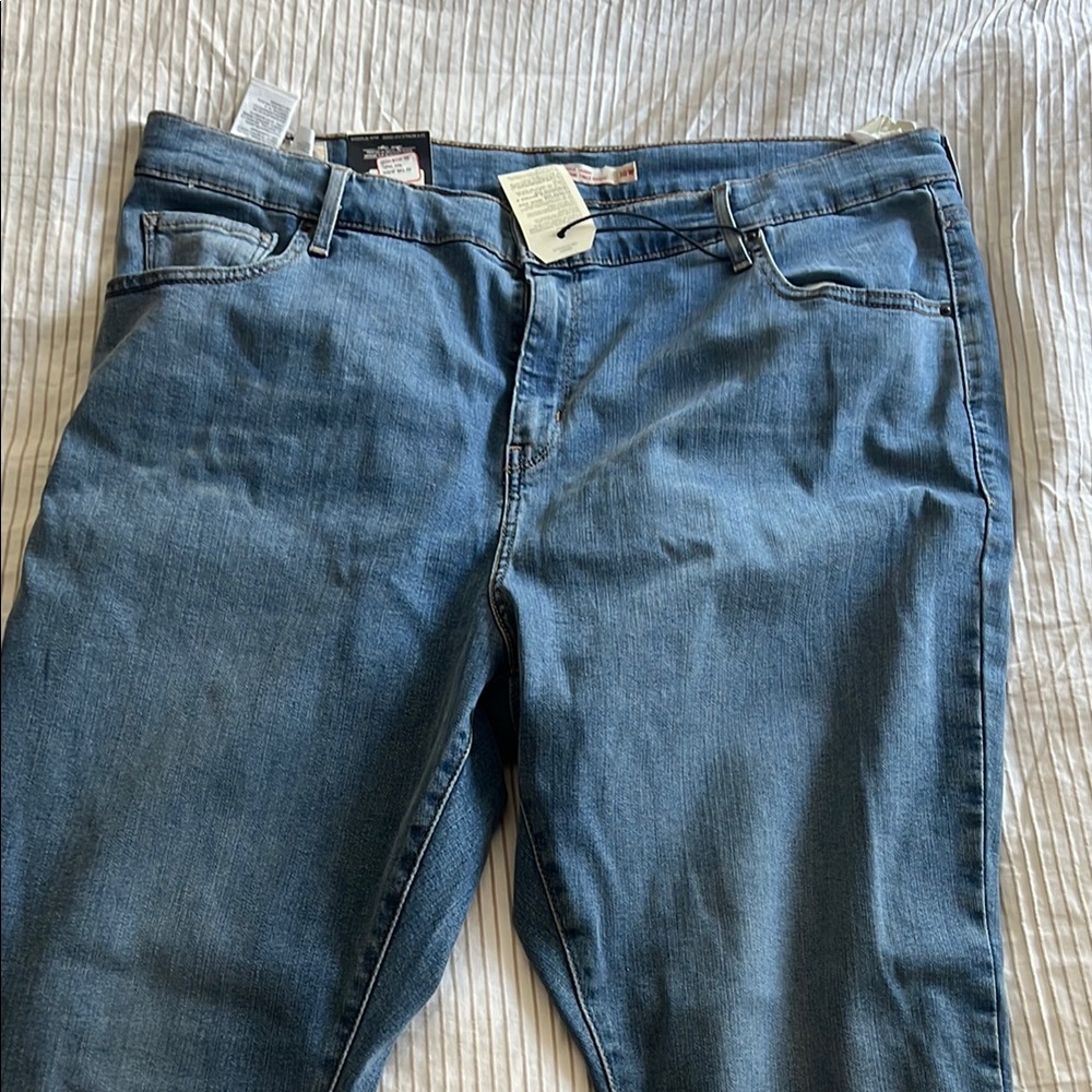 Levi's Blue Slim Jeans Classic Style - Picture 2 of 4